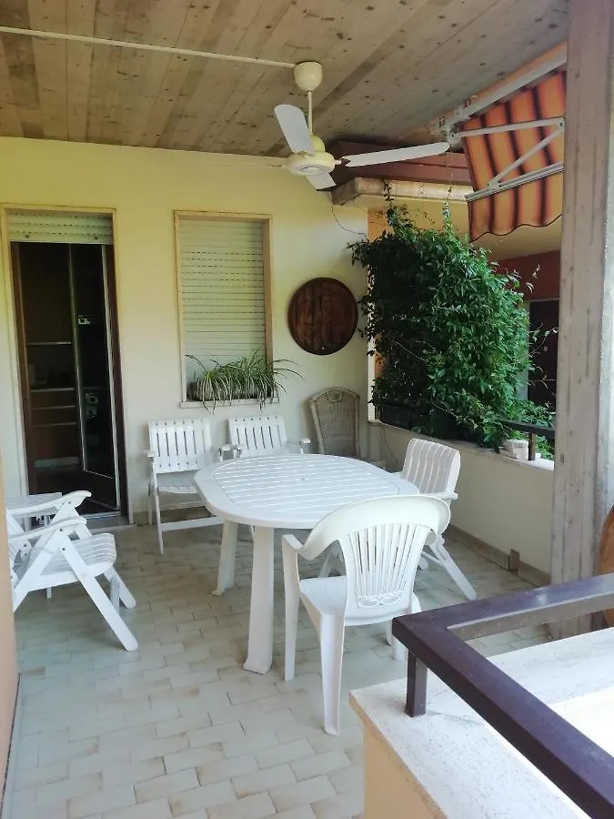 Lovelywillyhome Desenzano del Garda 0*,  Italia